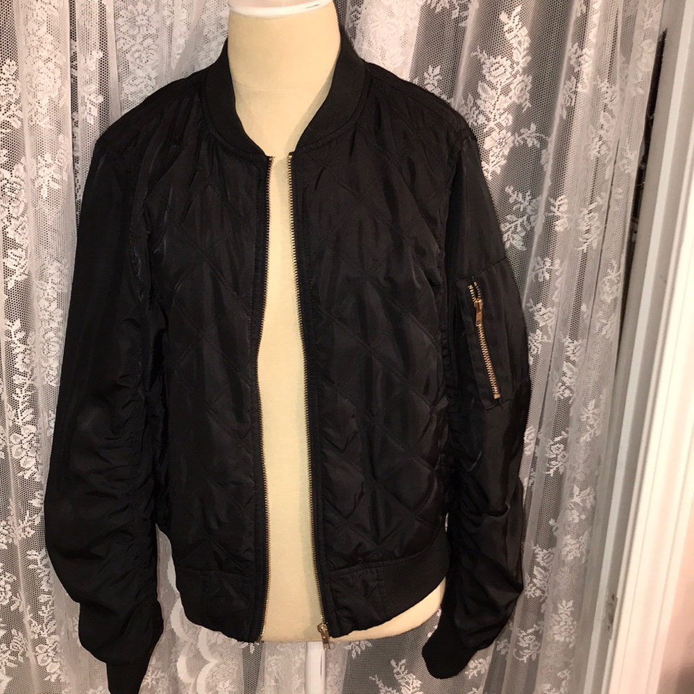 ‼️PRICE DROP‼️BLACK BOMBER JACKET FOREVER 21 WL